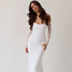 Park & Fifth White Hampton Sleeves Wedding Gloves